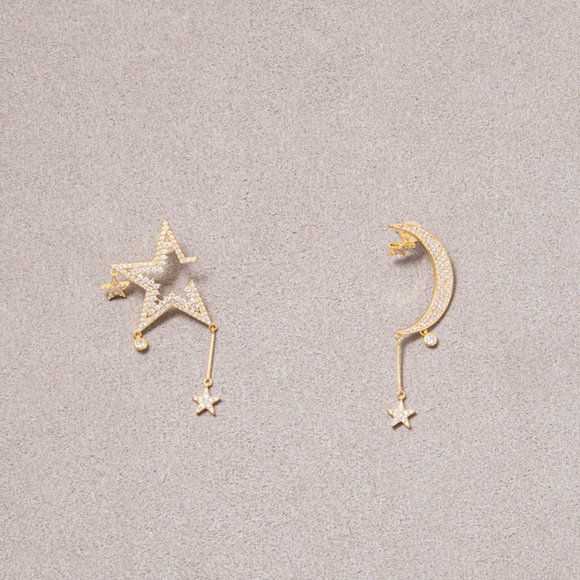 Star and Moon Earring - Picture 5 of 10